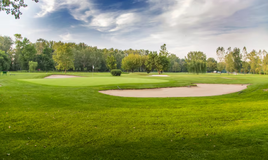 How to Select Durable Golf Course Accessories for Long-Term Performance